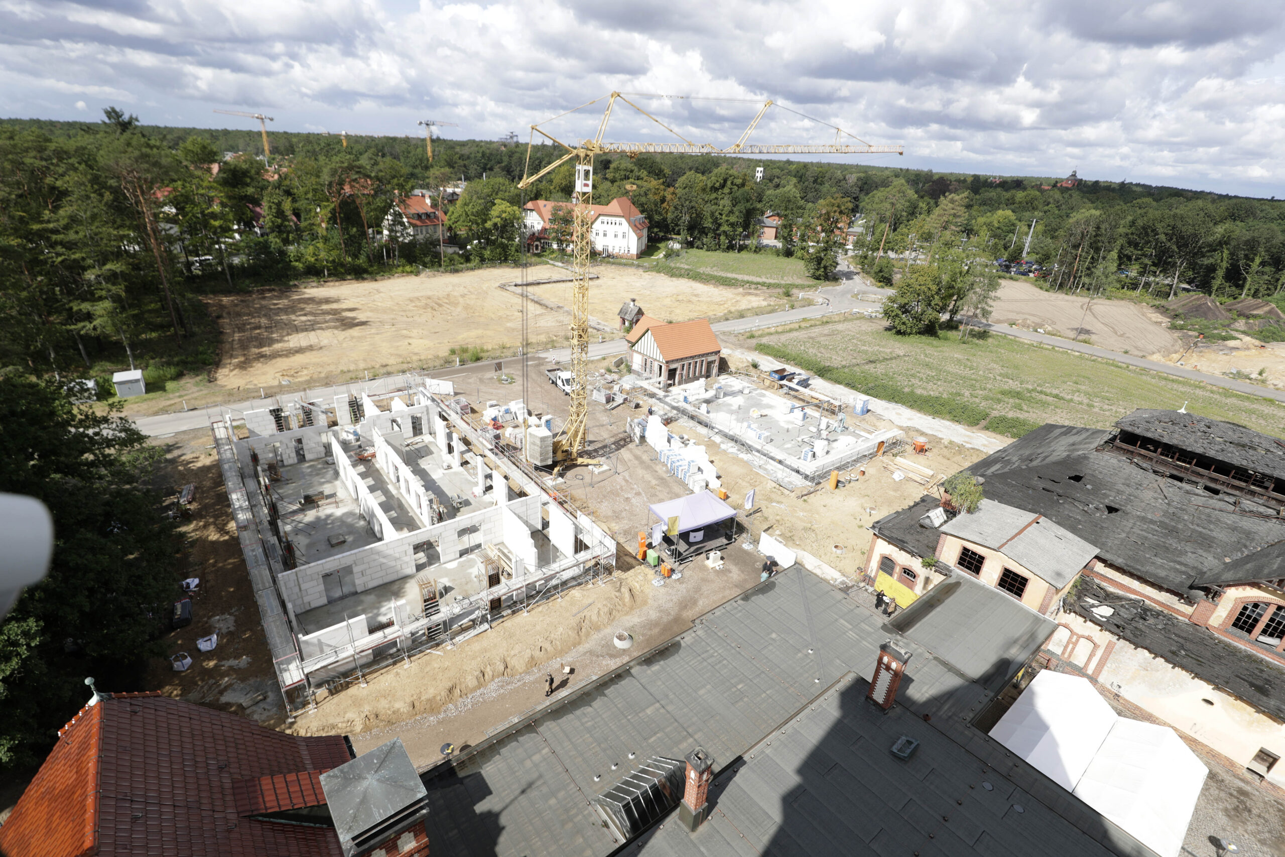 Die Kita im Quartier Beelitz-Heilstätten (vorne links) war im Jahr 2021 einer der ersten Neubauten. Auch eine neue Schule haben wir hier finanziert und gebaut. Foto: Sven Darmer