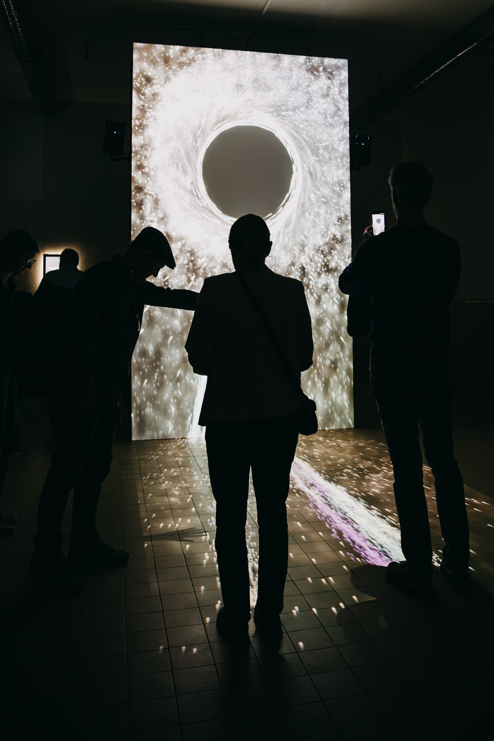 Bei der Installation Vortex Lucis werden die Besucher Teil des Kunstwerks. Bild: © Lea Städler